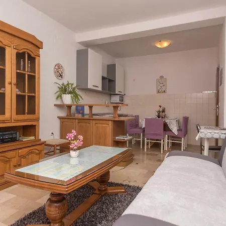 Apartman *